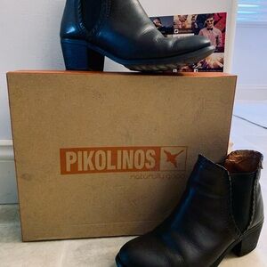 PIKOLINOS Black Leather Slip-On Ankle Shoe